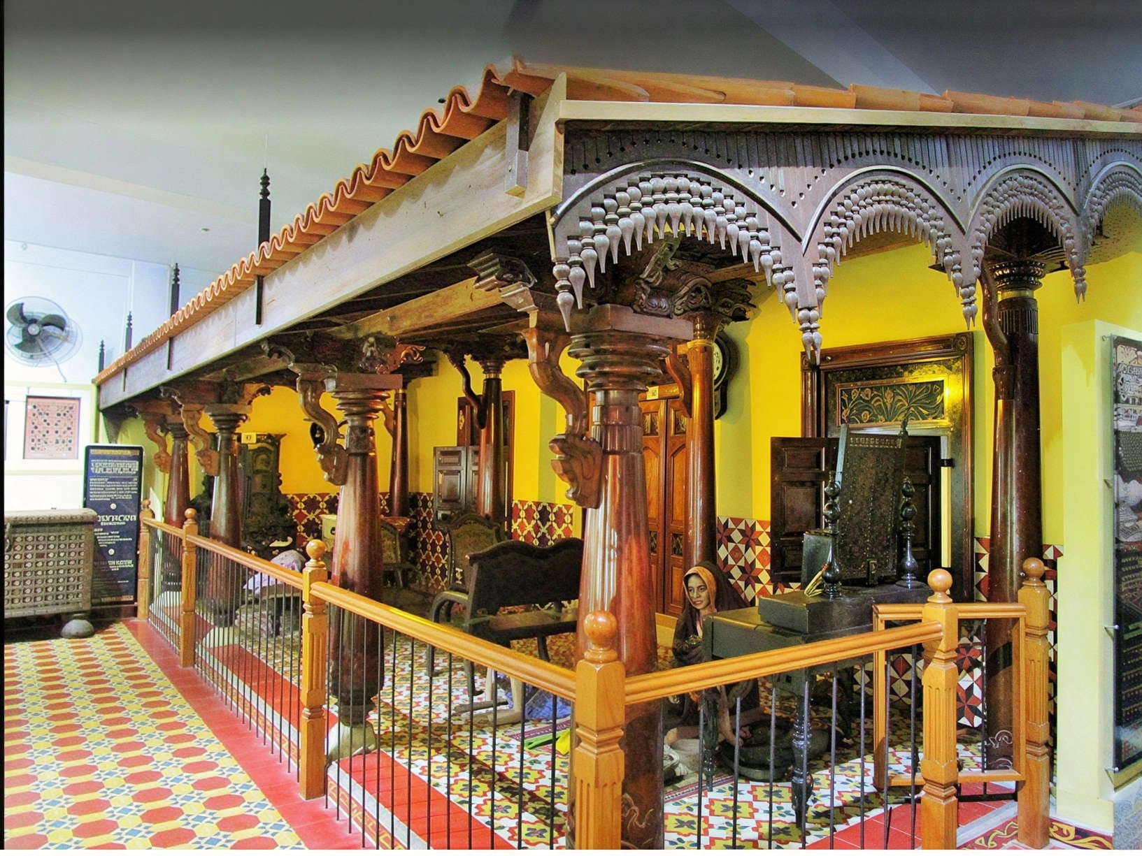 Photo · interior exhibit hall